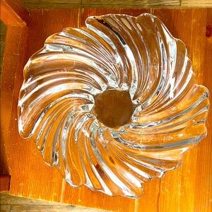 Elegant Clear Glass Swirl Art Piece